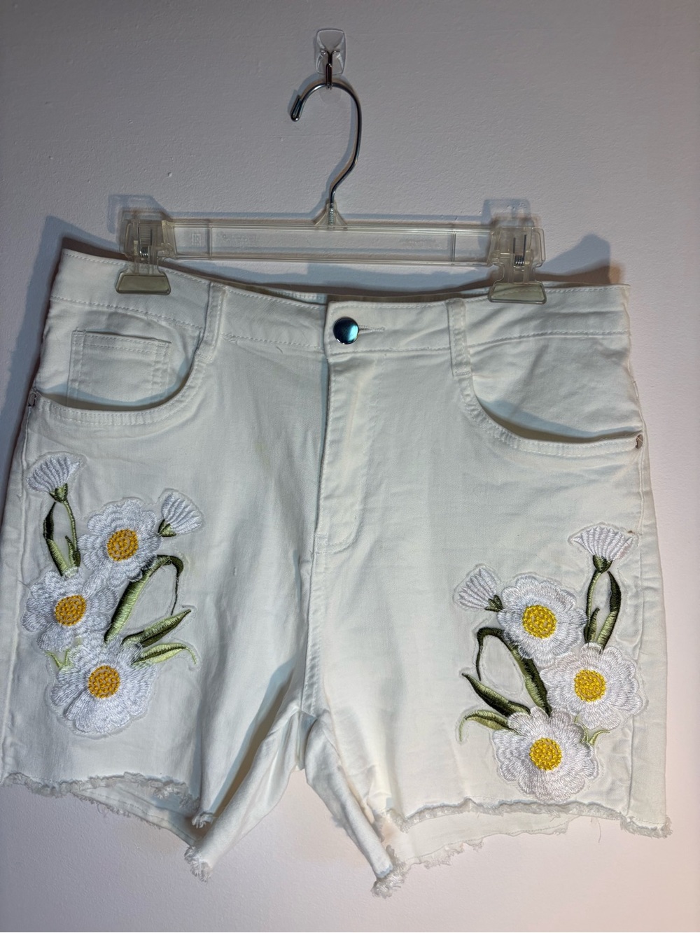 Boston Proper White Embroidered Daisy Denim Shorts Size 10 Floral Raw Hem Summer